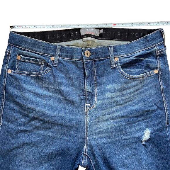 EUC✨ TORRID women’s 14R Sky High Skinny Distressed Premium Stretch Jeans - Picture 6 of 8